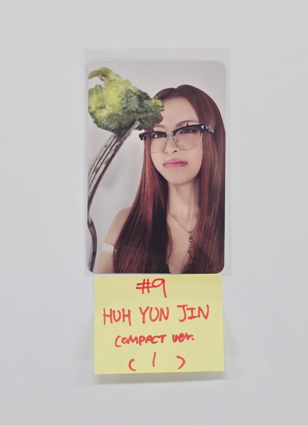 Le Sserafim "SPAGHETTI" - Official Photocard (comepact ver.) [25.10.27]