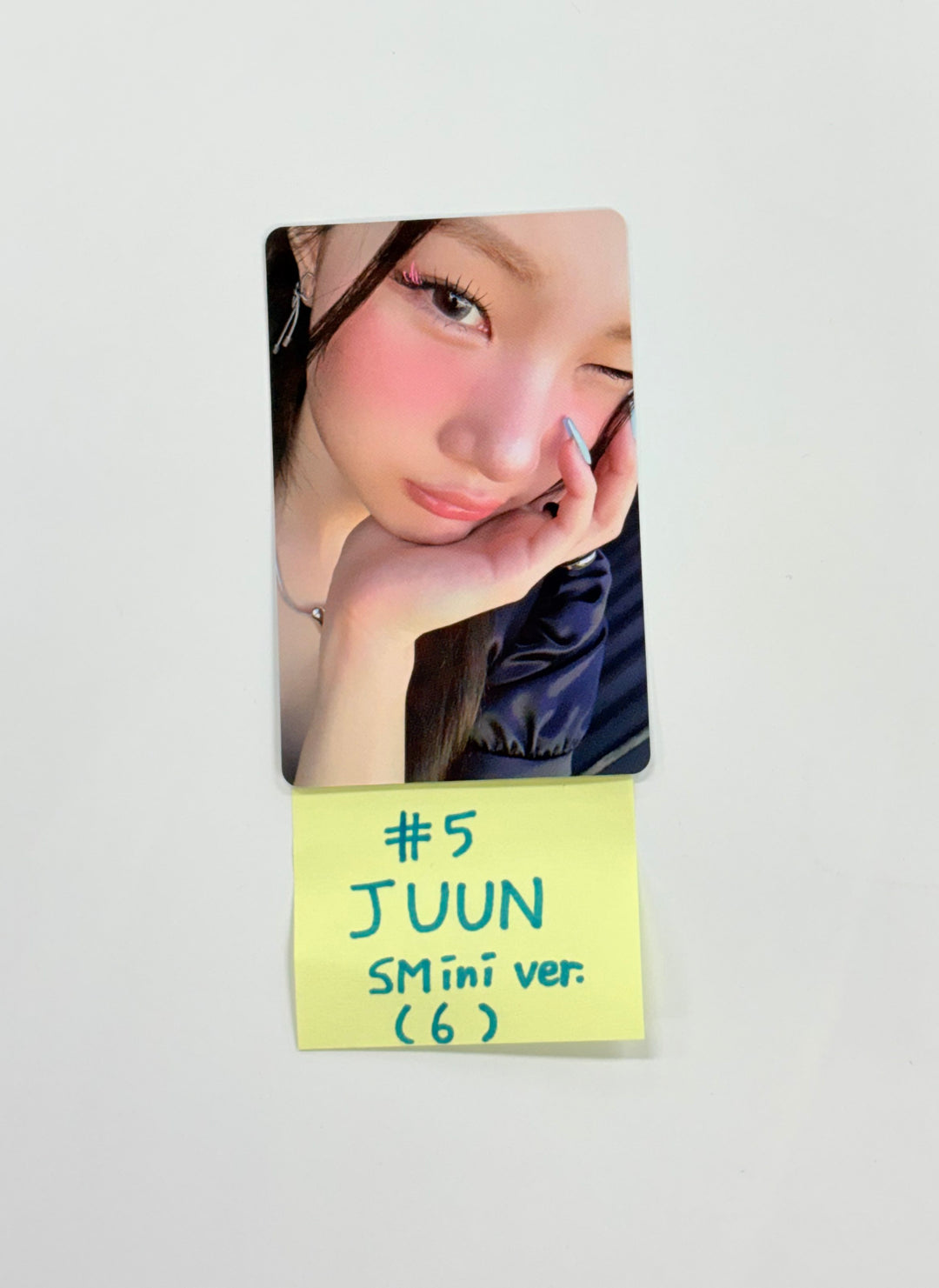 Hearts2Hearts "Focus" - Official Photocard (SMini Ver.) [25.10.28]