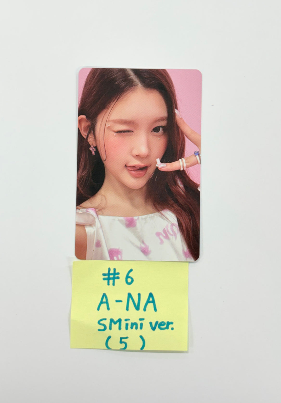 Hearts2Hearts "Focus" - Official Photocard (SMini Ver.) [25.10.28]