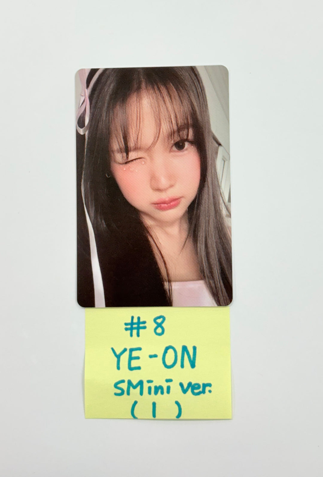 Hearts2Hearts "Focus" - Official Photocard (SMini Ver.) [25.10.28]