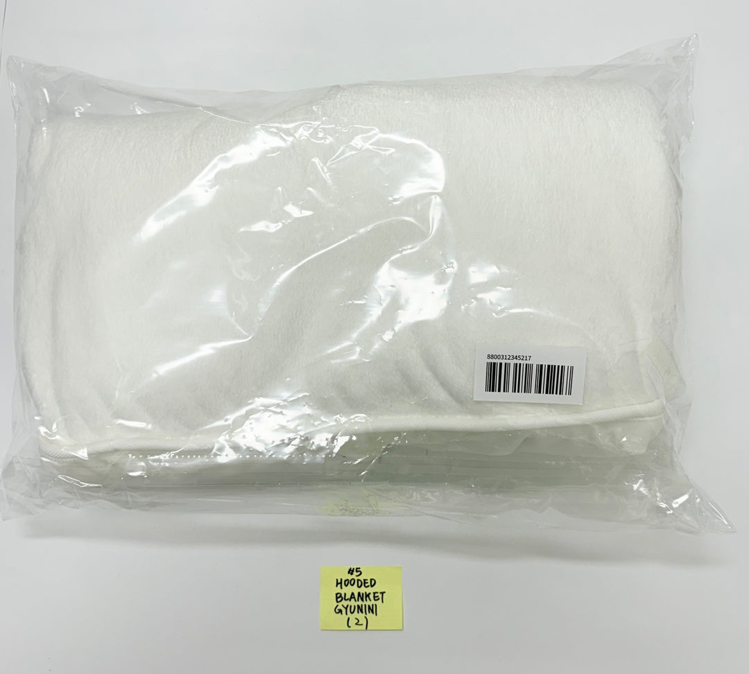 ZeroBaseOne - "Zeroni FLUFFY Wonderland" POP-UP Store Official MD (1) [25.11.04]