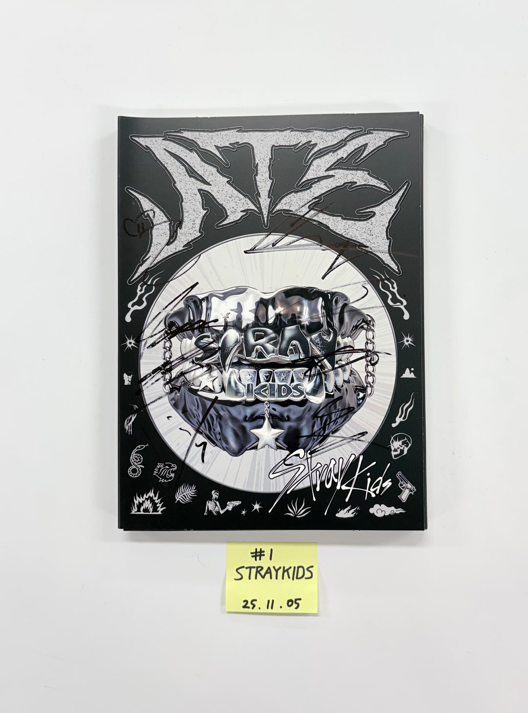 Stray Kids "ATE" - Hand Autographed(Signed) Promo Album [25.11.05]