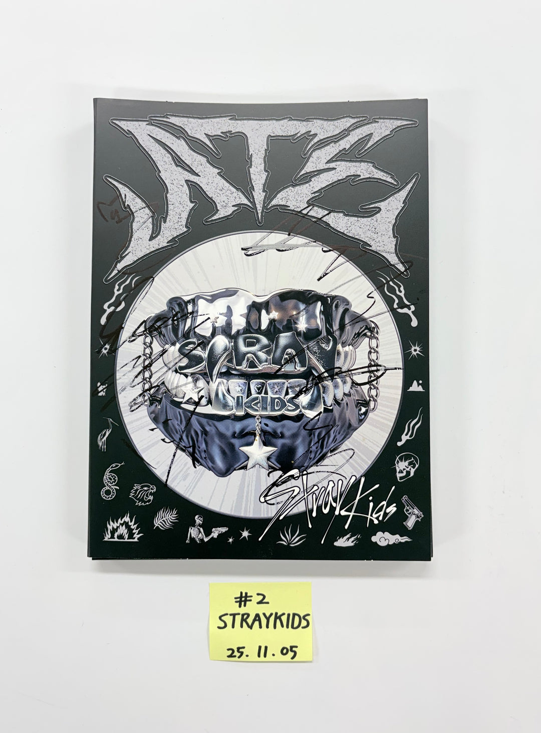 Stray Kids "ATE" - Hand Autographed(Signed) Promo Album [25.11.05]