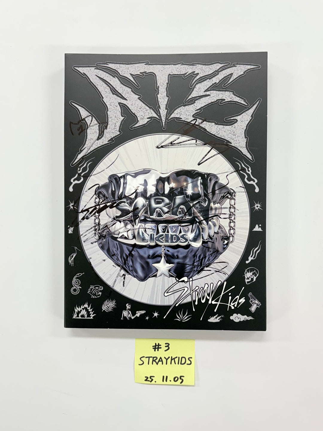 Stray Kids "ATE" - Hand Autographed(Signed) Promo Album [25.11.05]