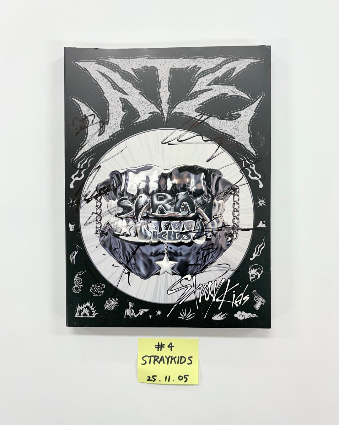 Stray Kids "ATE" - Hand Autographed(Signed) Promo Album [25.11.05]