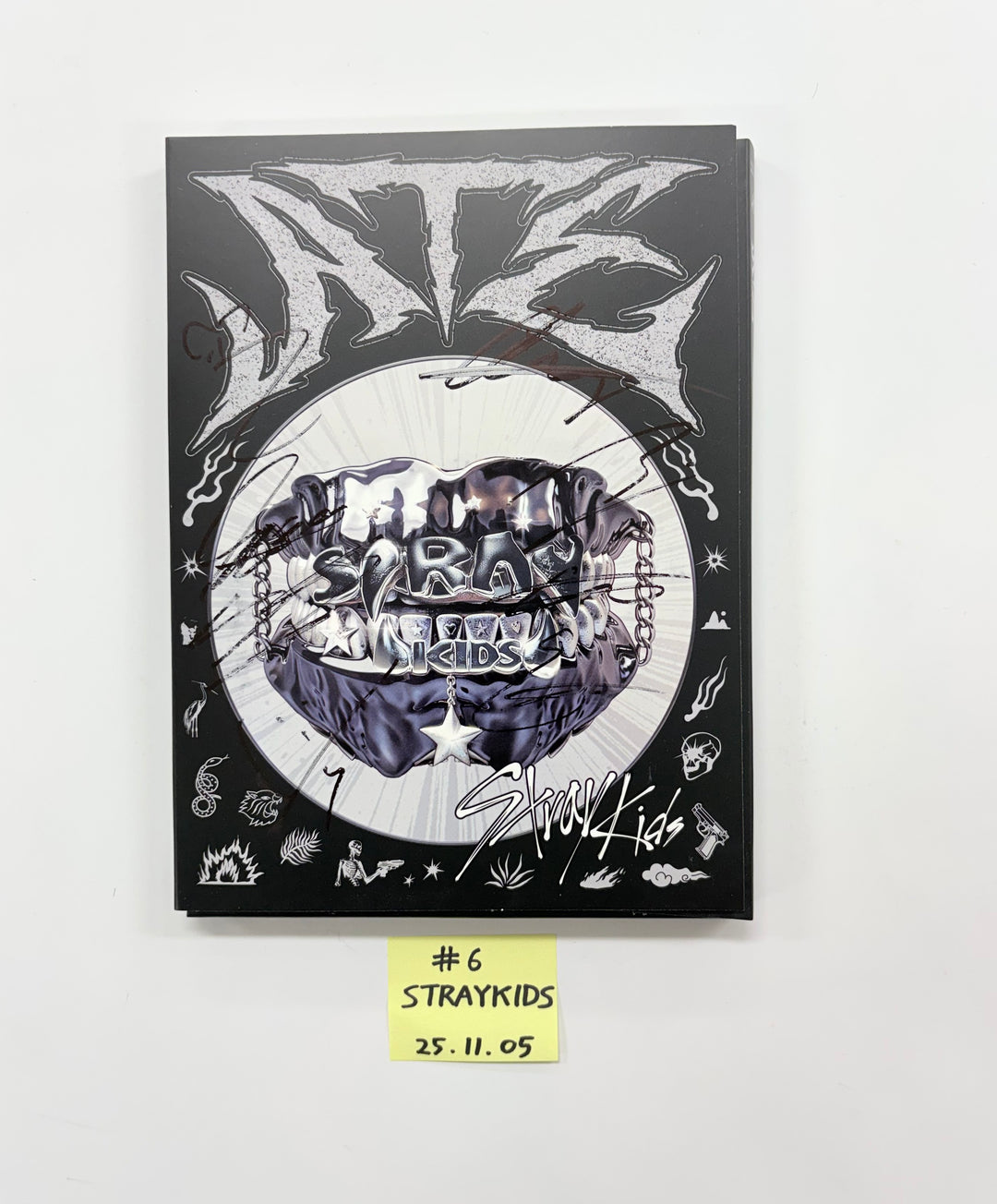 Stray Kids "ATE" - Hand Autographed(Signed) Promo Album [25.11.05]