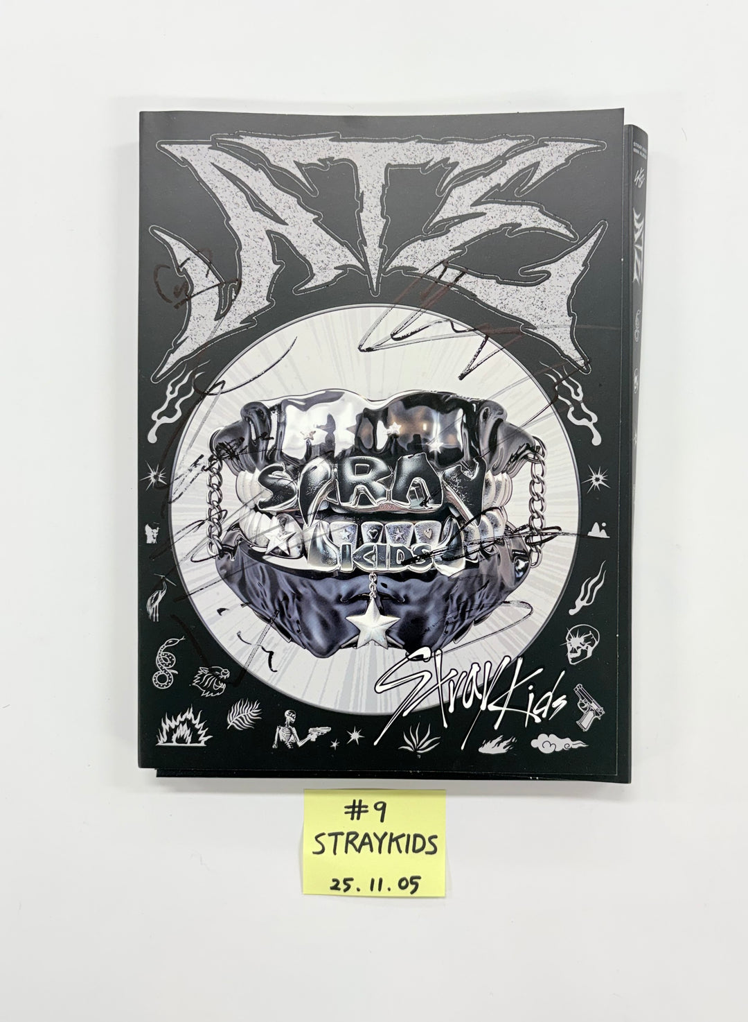 Stray Kids "ATE" - Hand Autographed(Signed) Promo Album [25.11.05]