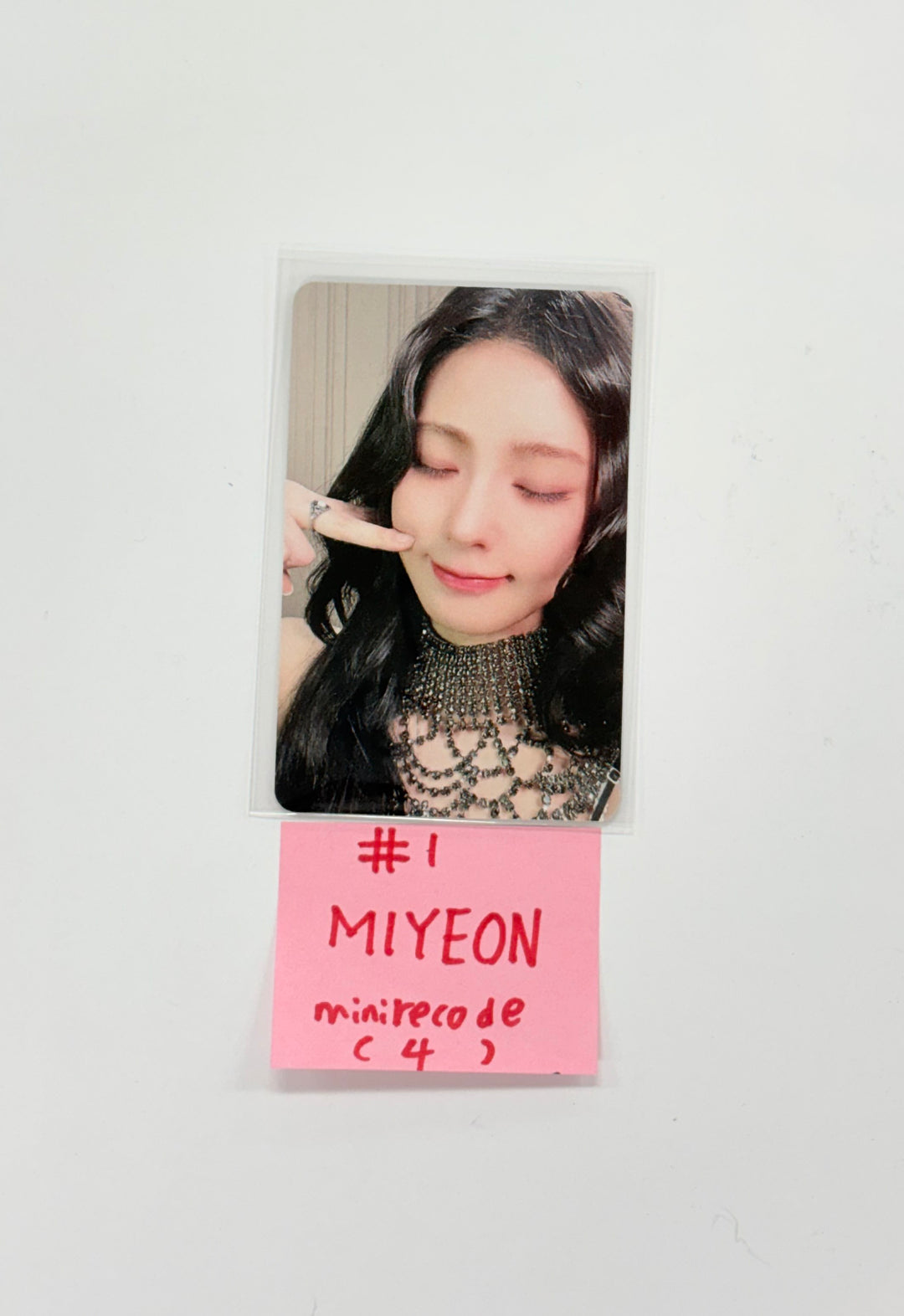 MIYEON (of I-dle) "MY, Lover" - Mini Record Pre-Order Benefit Photocard [25.11.06]