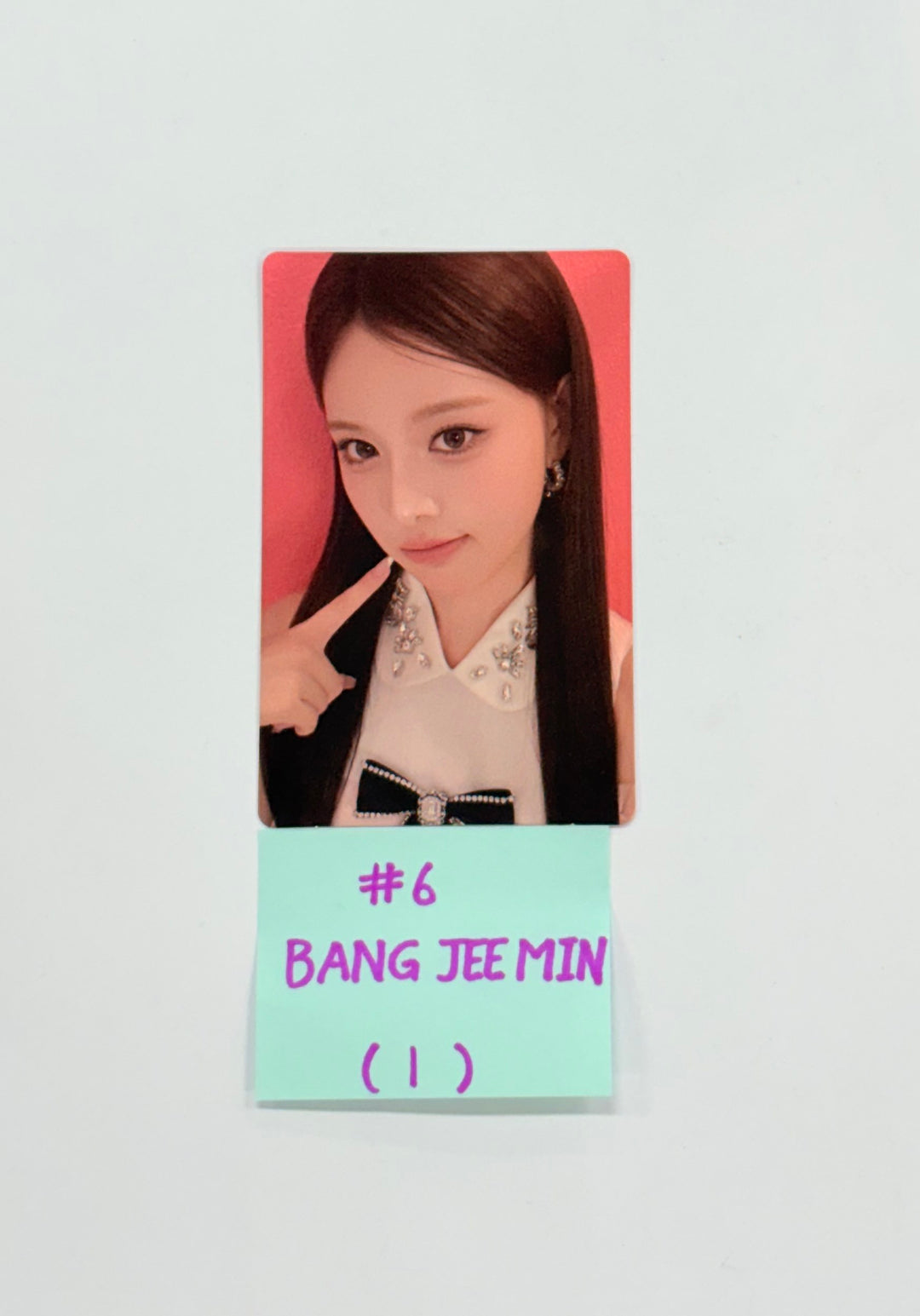 IZNA - 2025 izna 1st Fan-Con "Not Just Pretty" Trading Photocard [25.11.10]