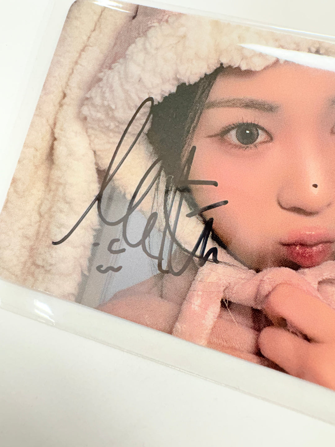 MEU (Of IFEYE) "ERLU BLUE" - Hand Autographed(Signed) Photocard [25.11.12]