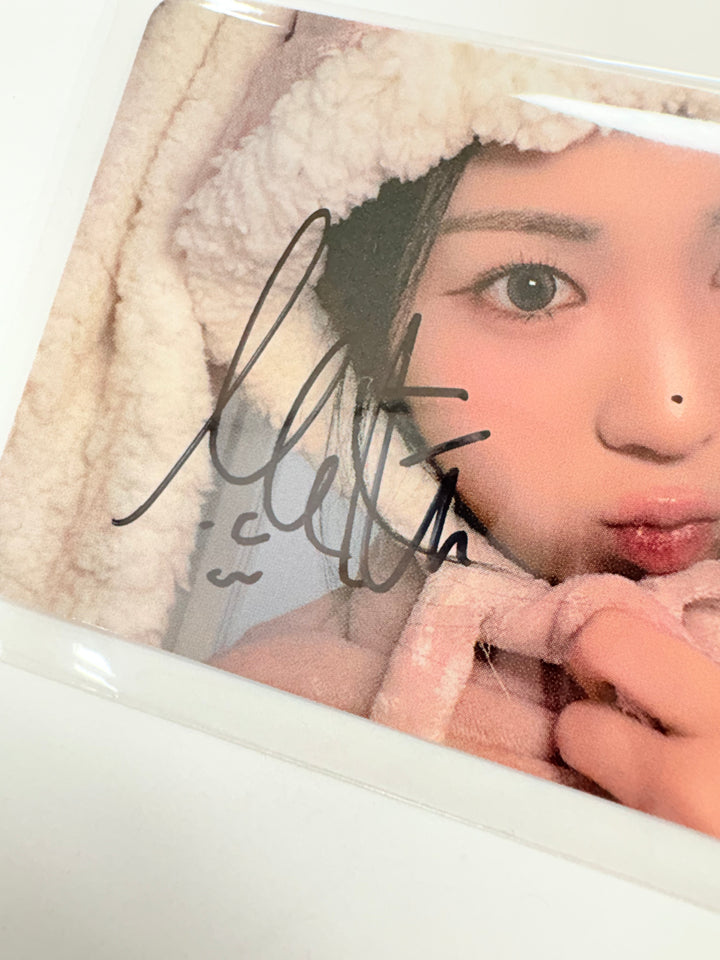 MEU (Of IFEYE) "ERLU BLUE" - Hand Autographed(Signed) Photocard [25.11.12]
