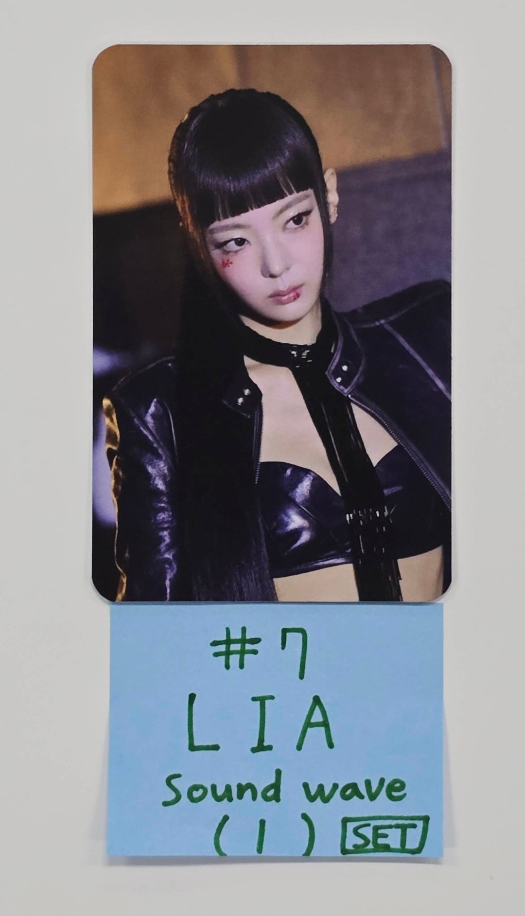 ITZY "TUNNEL VISION" - Soundwave Pre-Order Benefit Photocard [25.11.12]