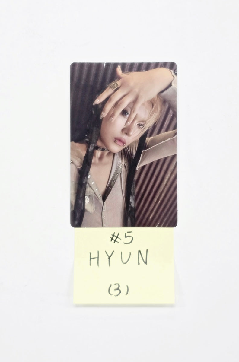 XLOV "UXLXVE" - Official Photocard [25.11.17]