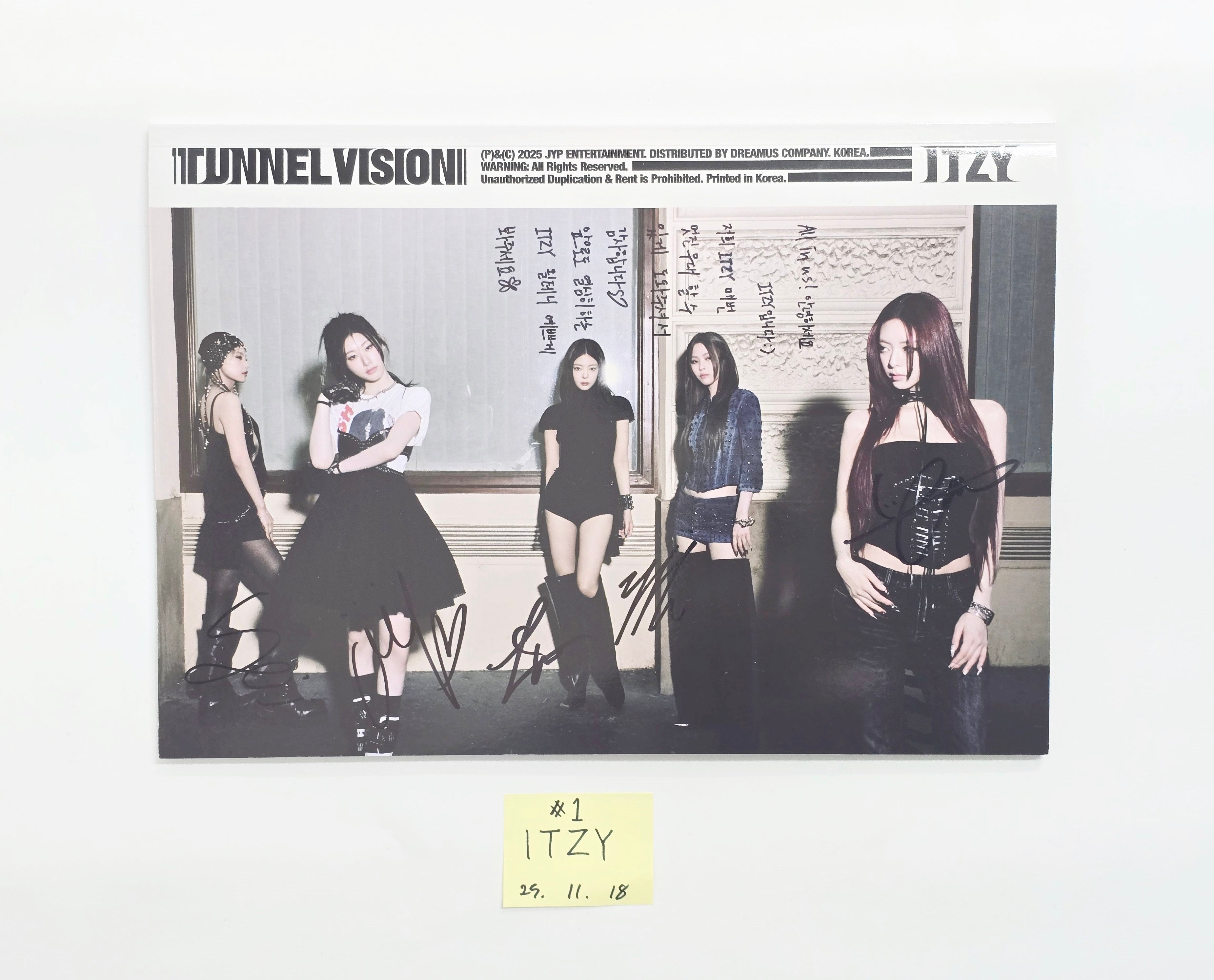 ITZY US盤 TUNNEL VISION リュジン 直筆サイン TUNNEL VISION (Photobook - B ver.) (Signed) - Itzy Official Store