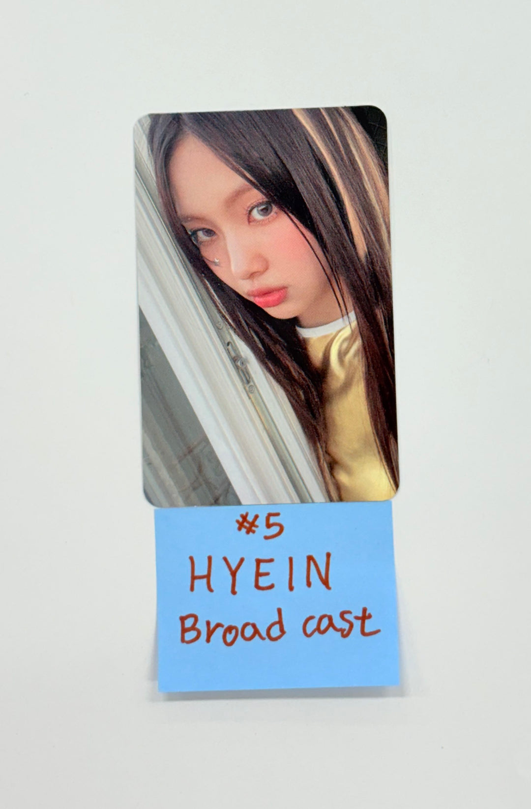 Newjeans "Get UP" - Broadcast Photocard [25.11.18]