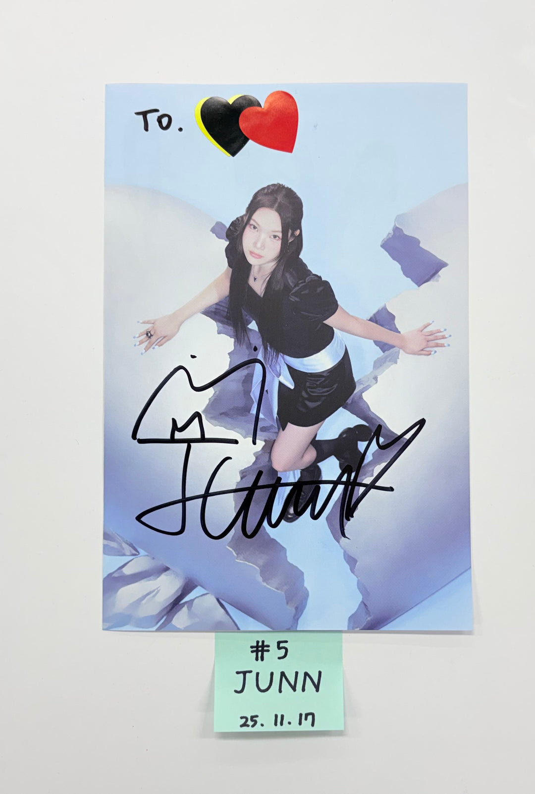 Hearts2Hearts "FOCUS" - A Cut Page From Fansign Event Album [25.11.19]