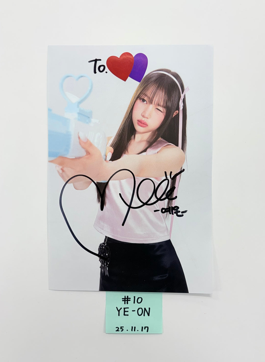 Hearts2Hearts "FOCUS" - A Cut Page From Fansign Event Album [25.11.19]