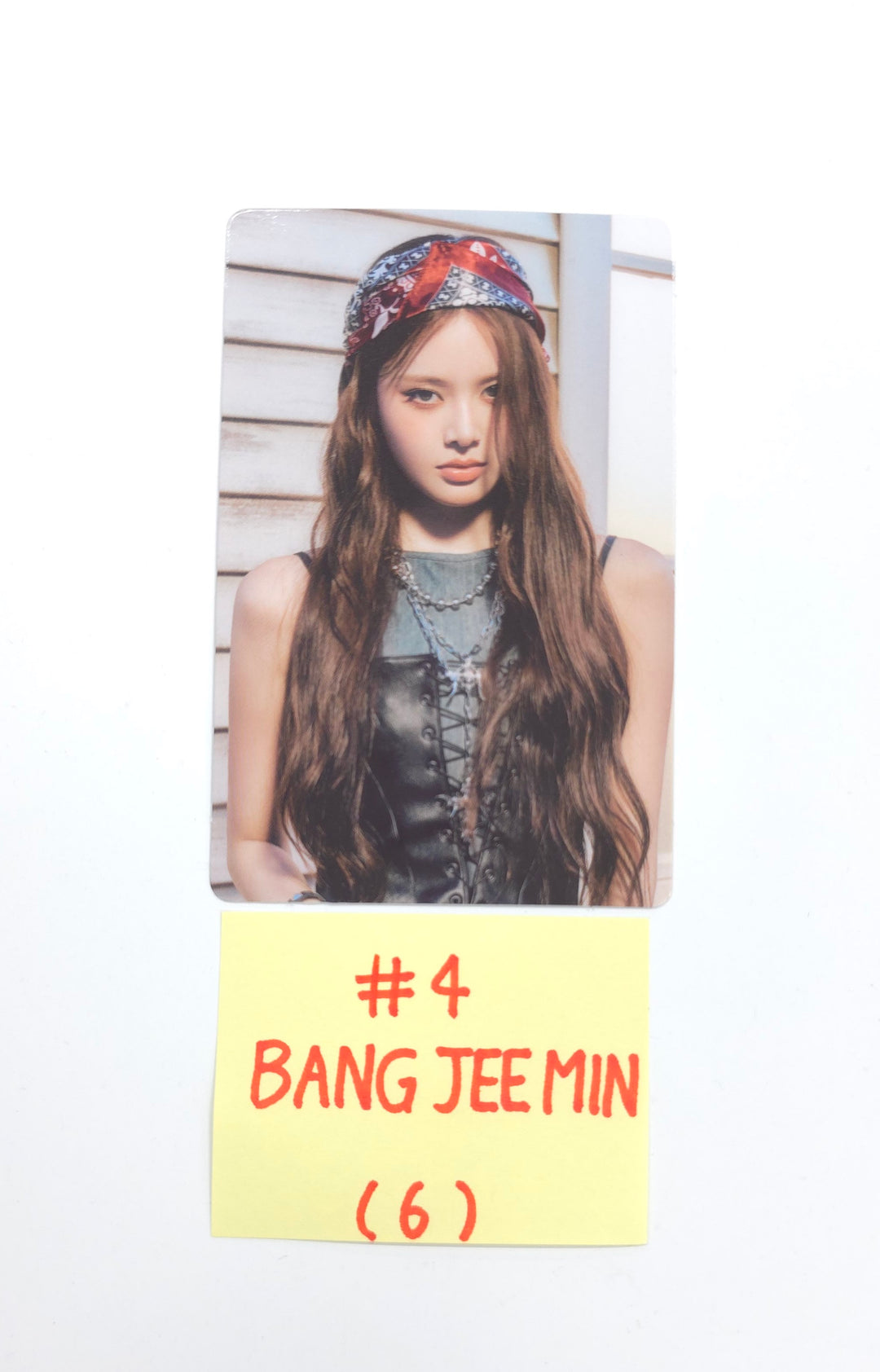 IZNA - "Not Just Pretty" Trading Photocard [25.11.20]