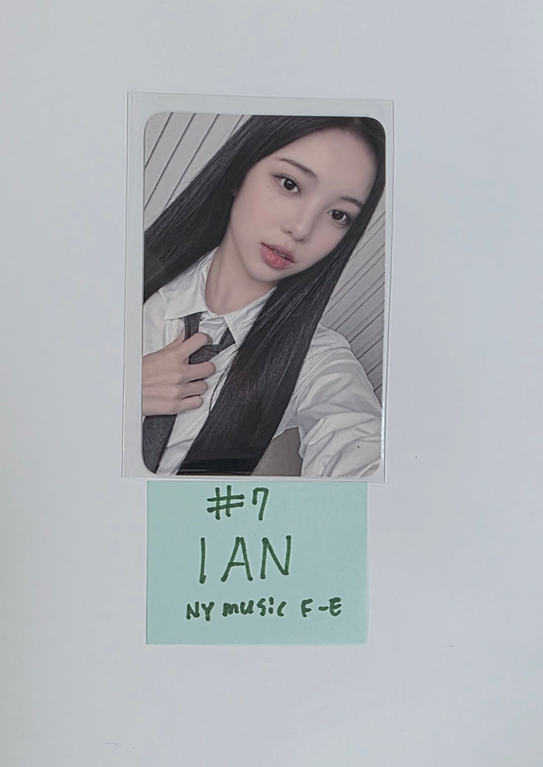 Hearts2Hearts "Focus" - NY Music Fansign Event Photocard [25.11.24]