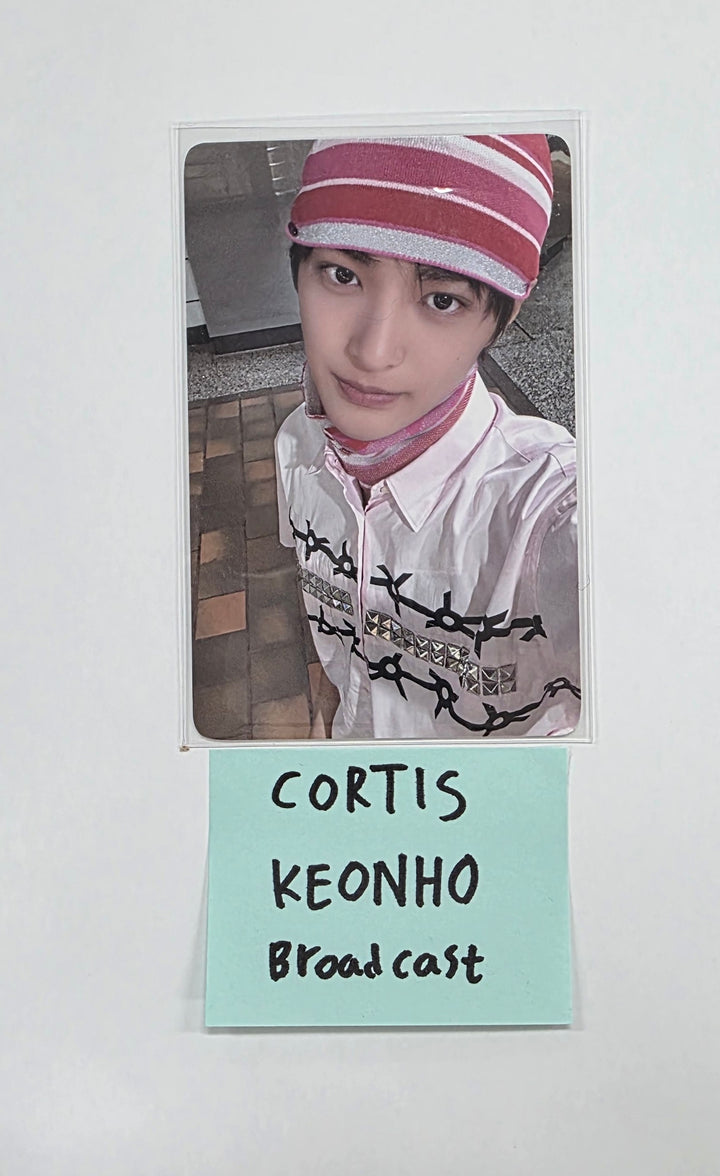 KEONHO (of CORTIS) 1st EP album "Color Outside The Line" - Broadcast Photocard [25.11.27]