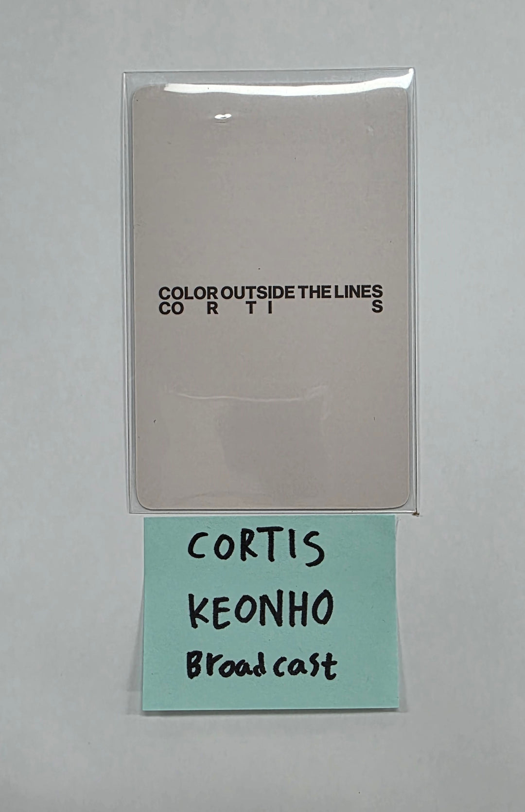 KEONHO (of CORTIS) 1st EP album "Color Outside The Line" - Broadcast Photocard [25.11.27]
