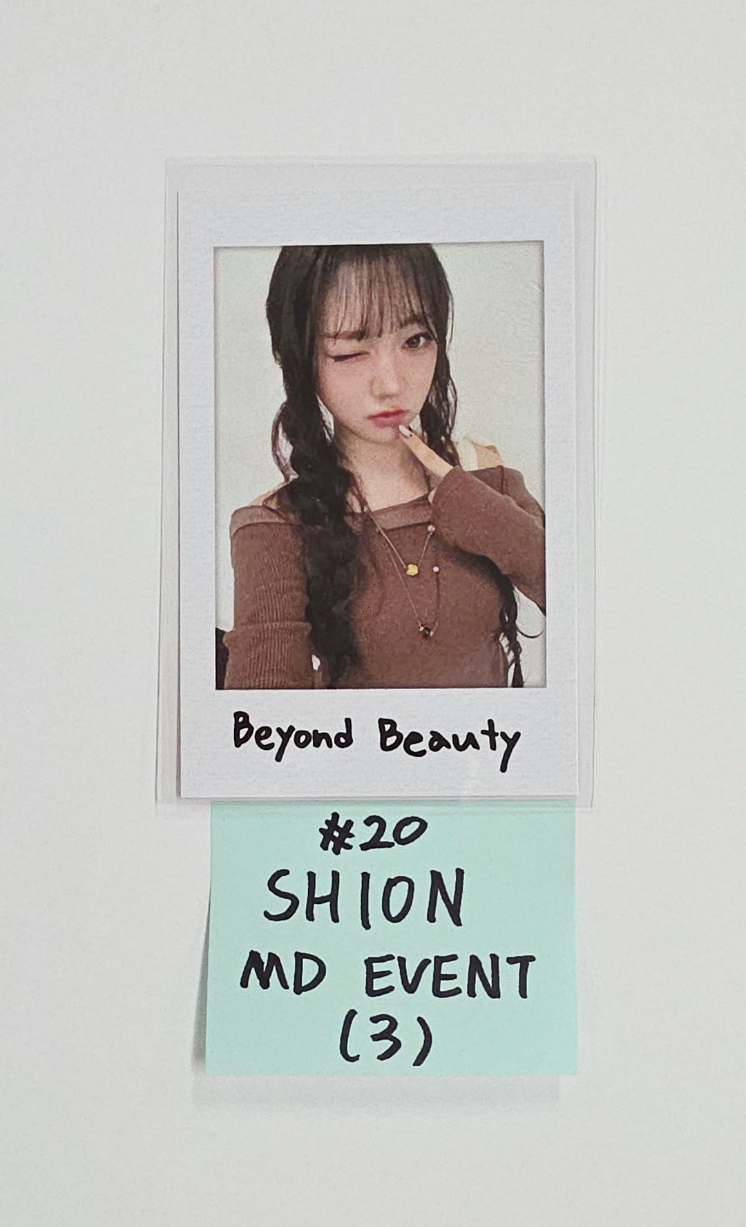 Triples_msnz "Beyond Beauty" - Everlin POP-UP Store MD Event Polaroid type Photocard [25.11.27]
