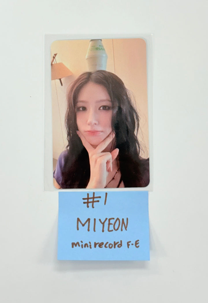MIYEON (of I-dle) "MY, Lover" - Mini Record Fansign Event Photocard R3 [25.12.02]