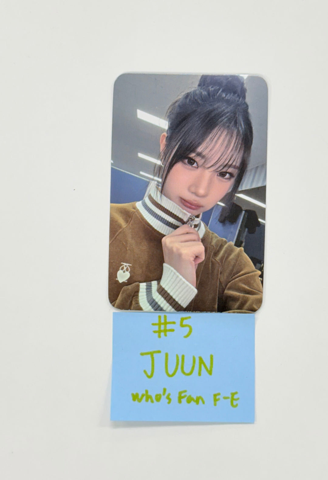 Hearts2Hearts "Focus" - Who's Fan Cafe Fansign Event Photocard [25.12.02]