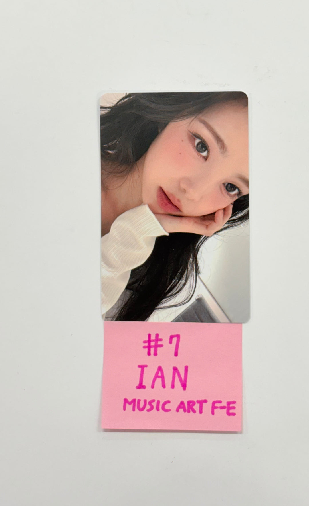 Hearts2Hearts "Focus" - Music Art Fansign Event Photocard [25.12.04]