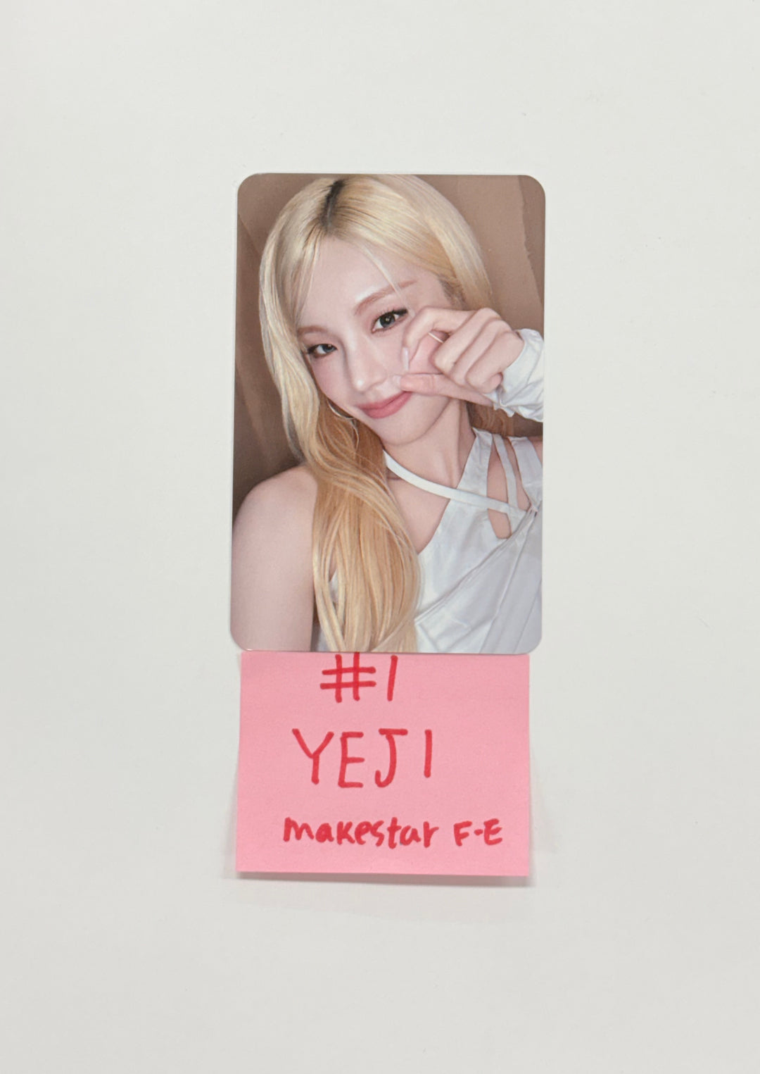 ITZY "TUNNEL VISION" - Makestar Fansign Event Photocard R4 [25.12.04]