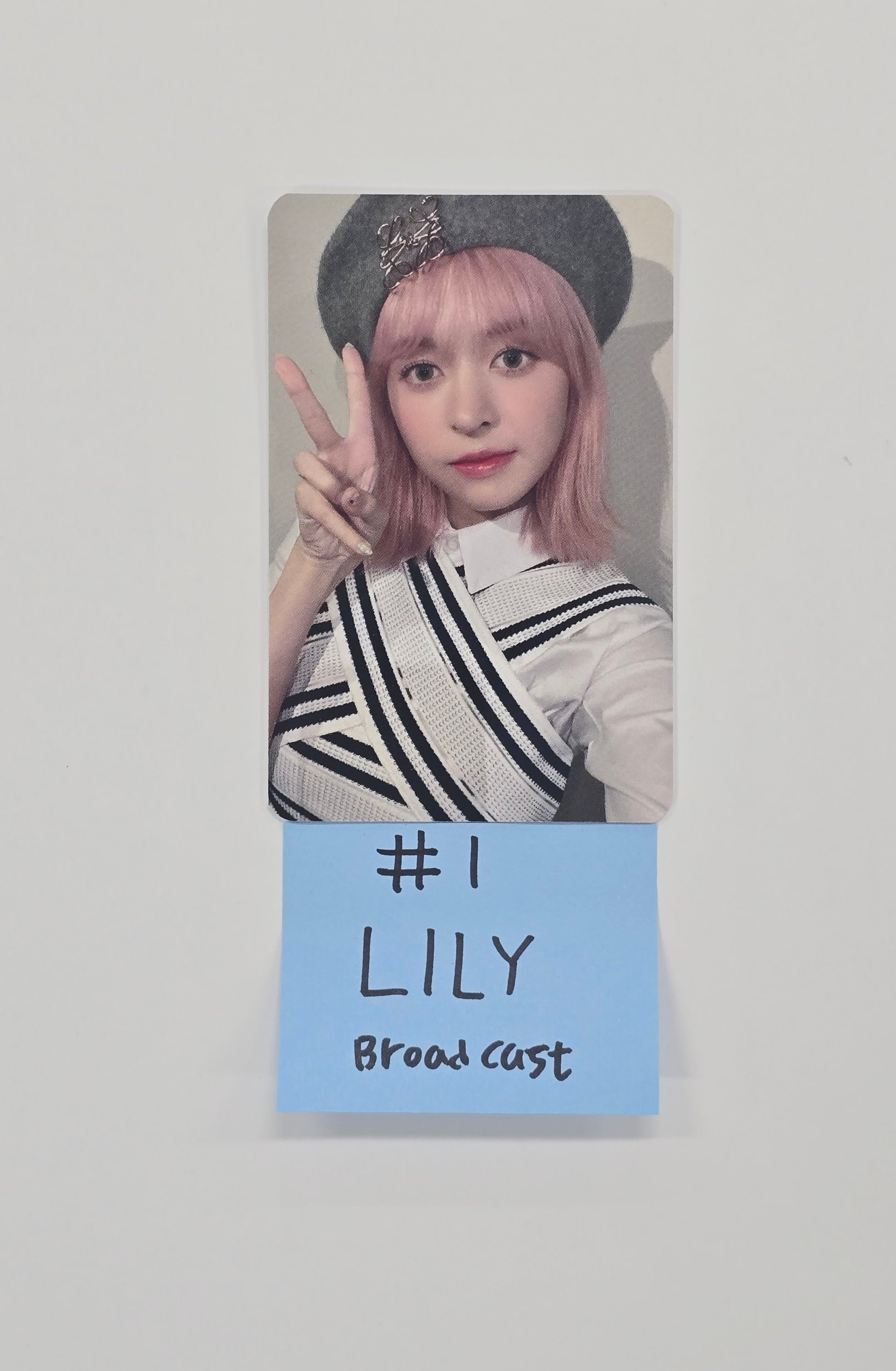 NMIXX - Broadcast Photocard [25.12.05] – HALLYUSUPERSTORE