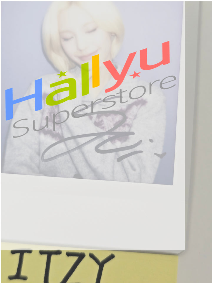 YEJI (of ITZY) "TUNNEL VISION" - Hand Autograhped(Signed) Polaroid [25.12.09]