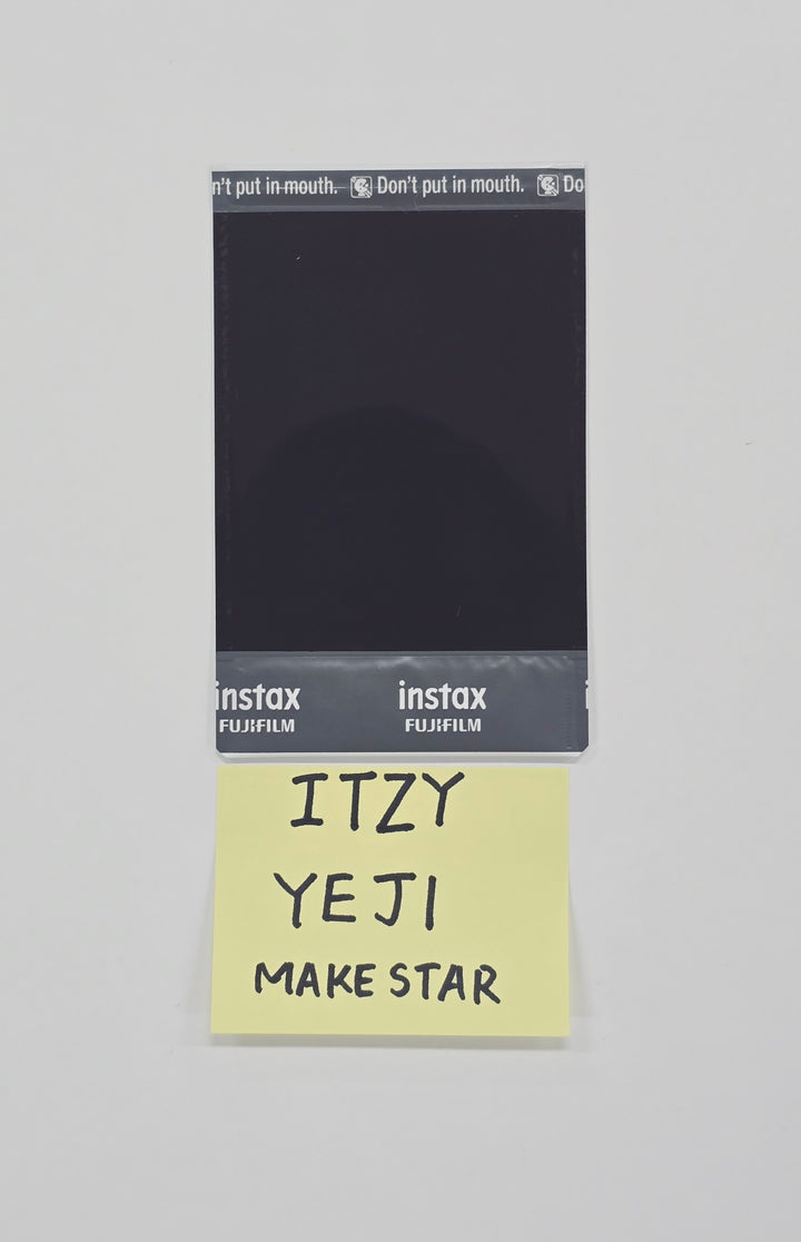 YEJI (of ITZY) "TUNNEL VISION" - Hand Autograhped(Signed) Polaroid [25.12.09]
