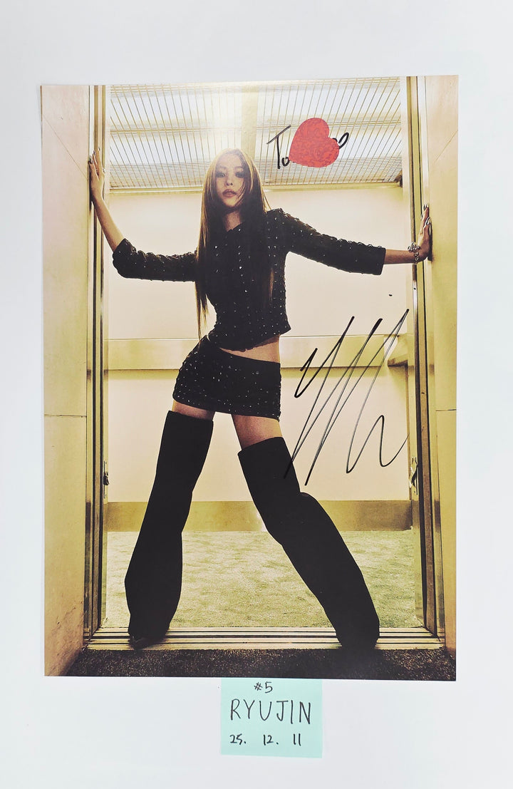 ITZY "TUNNEL VISION" - A Cut Page From Fansign Event Album [25.12.11]