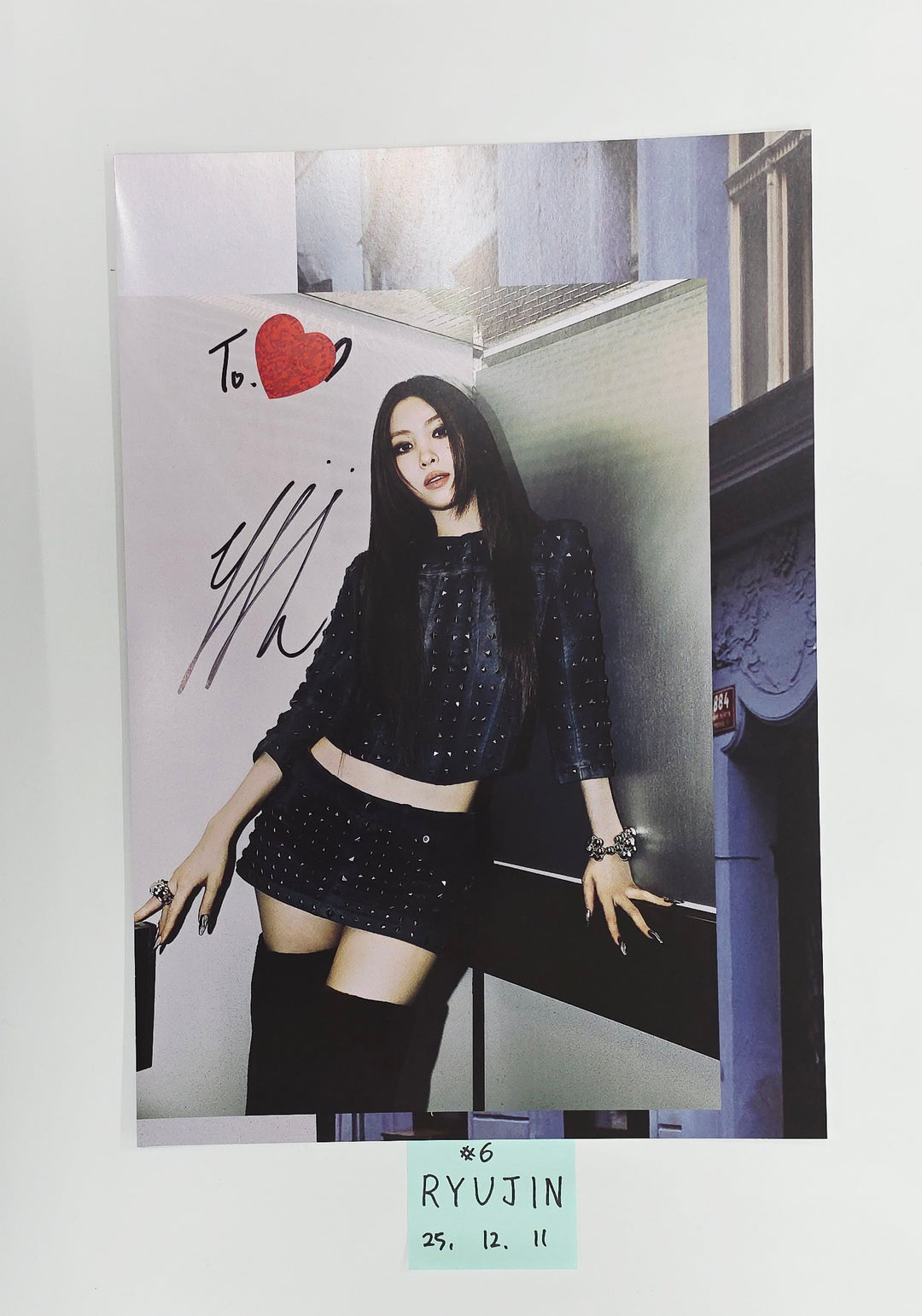 ITZY "TUNNEL VISION" - A Cut Page From Fansign Event Album [25.12.11]