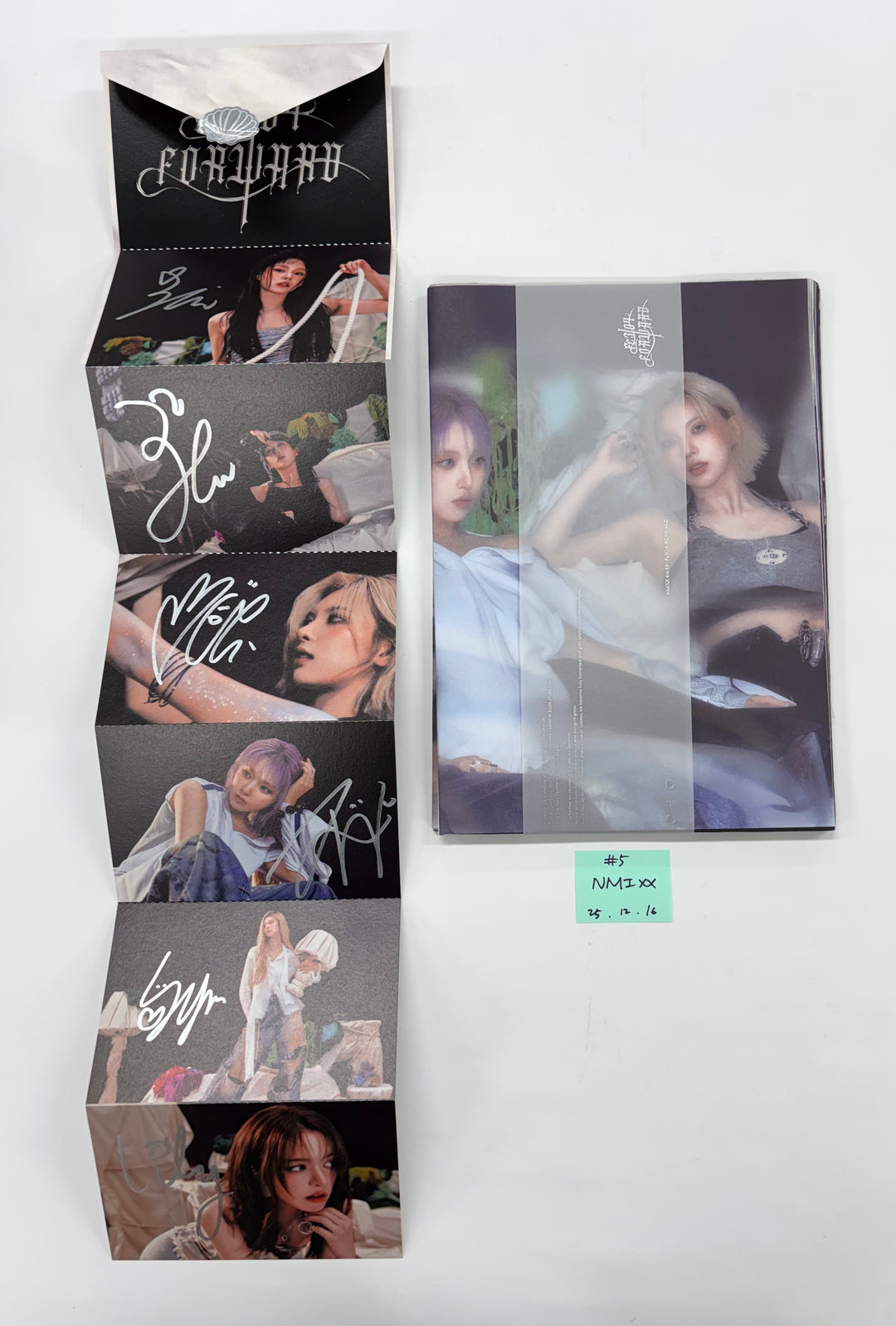 NMIXX "Fe3O4: FORWARD" - Hand Autograhped(Signed) Promo Album [25.12.15]
