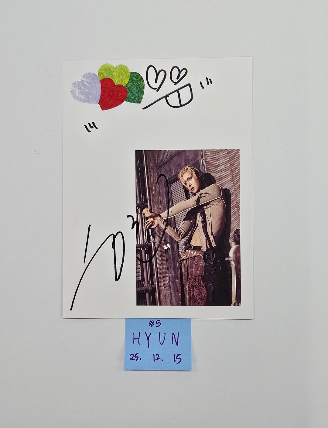 XLOV "UXLXVE" - A Cut Page From Fansign Event Album [25.12.15]