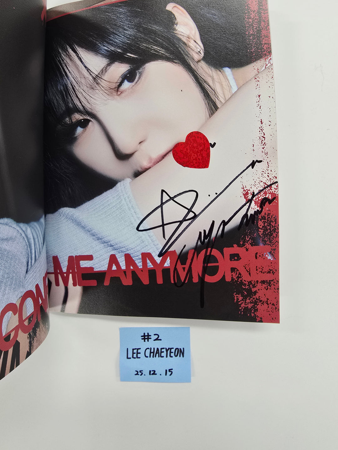 Leechaeyeon "SHOWDOWN" - Hand Autographed(Signed) Album [25.12.15]