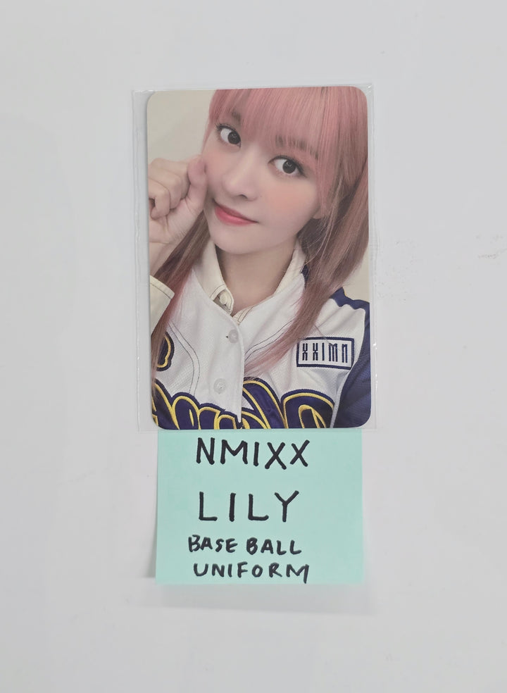 Lily (of NMIXX) "CHANGE UP : MIXX UNIVERSITY" 1st Fan Concert BaseBall Uniform Photocard [25.12.16]