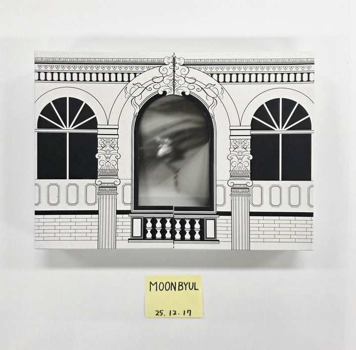 Moonbyul (of Mamamoo) "Starlit of Muse" - Hand Autographed(Signed) Album [25.12.17]