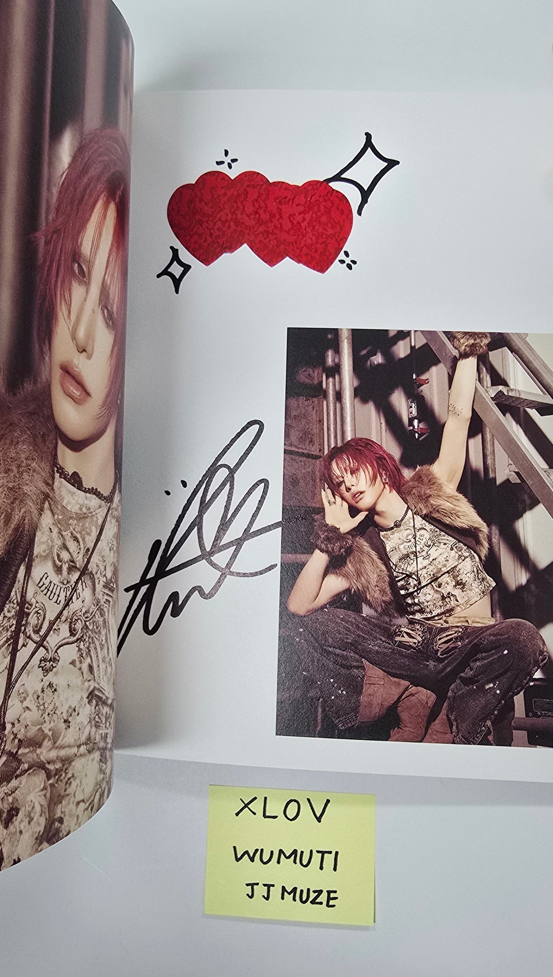 WUMUTI (of XLOV) "UXLXVE" - Hand Autographed(Signed) Album [25.12.22]