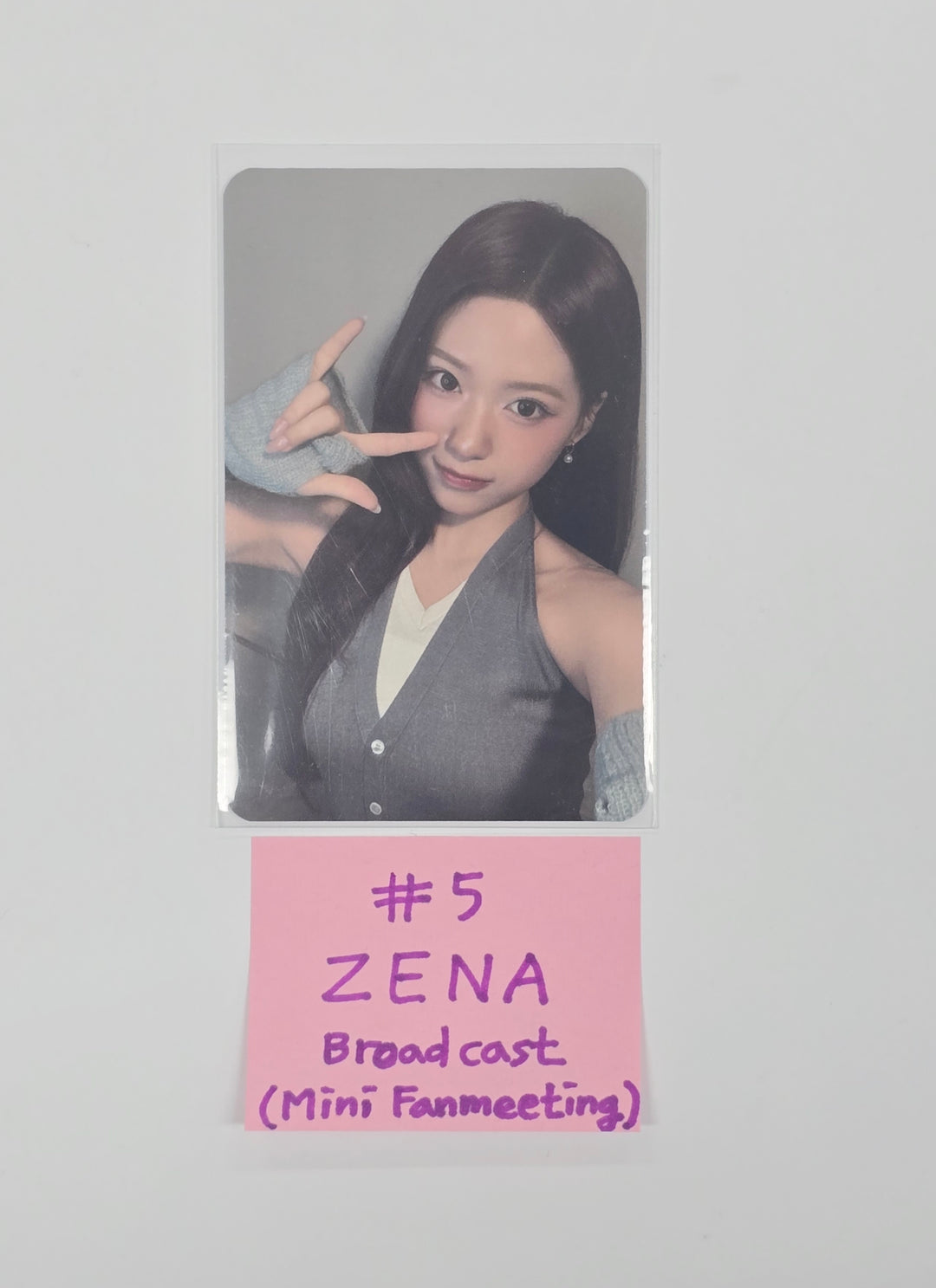 RESCENE "Lip bomb" - Broadcast Mini Fanmeeting Photocard [25.12.26]