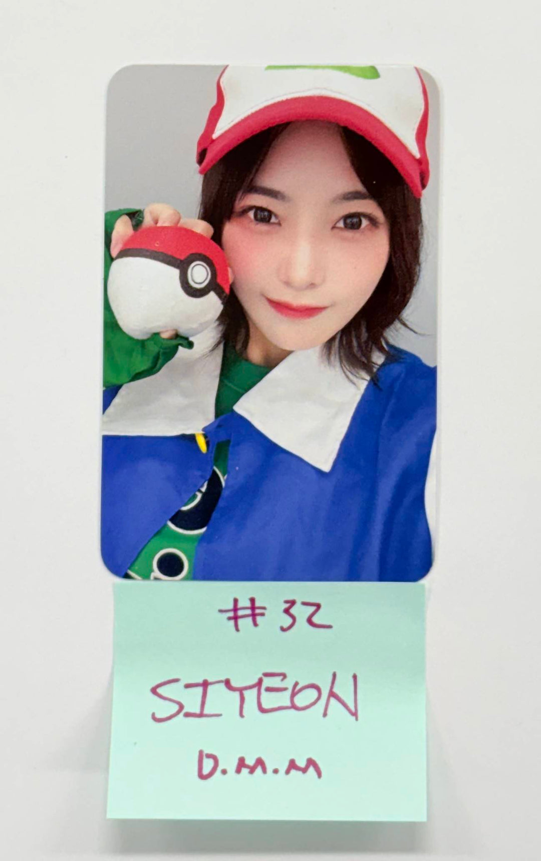 QWER - Dear My Muse Event Photocard (2) [25.12.30]