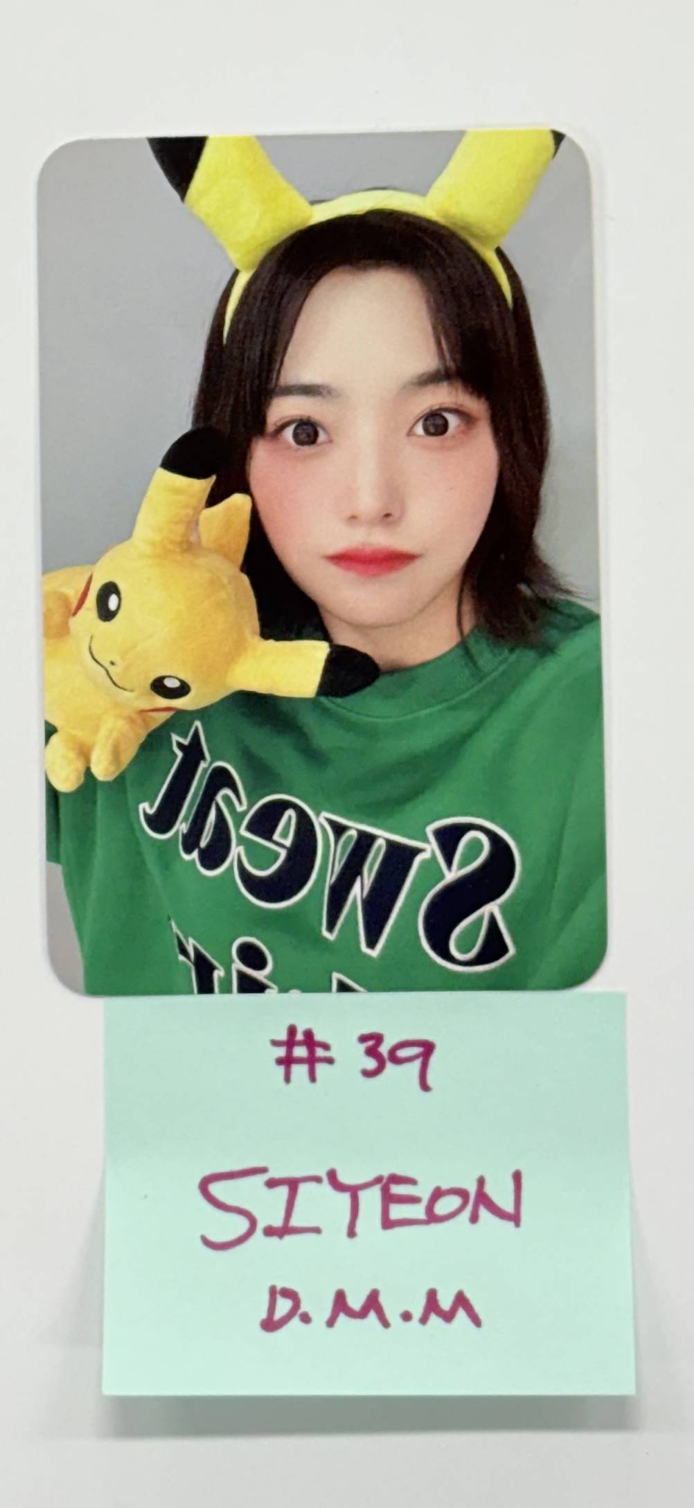 QWER - Dear My Muse Event Photocard (2) [25.12.30]