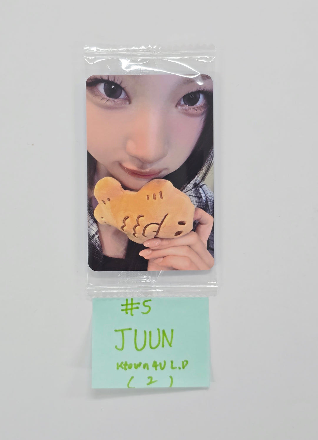 Hearts2Hearts "Focus" - Ktown4U Lucky Draw Event Photocard (SMini Ver.) [25.12.30]