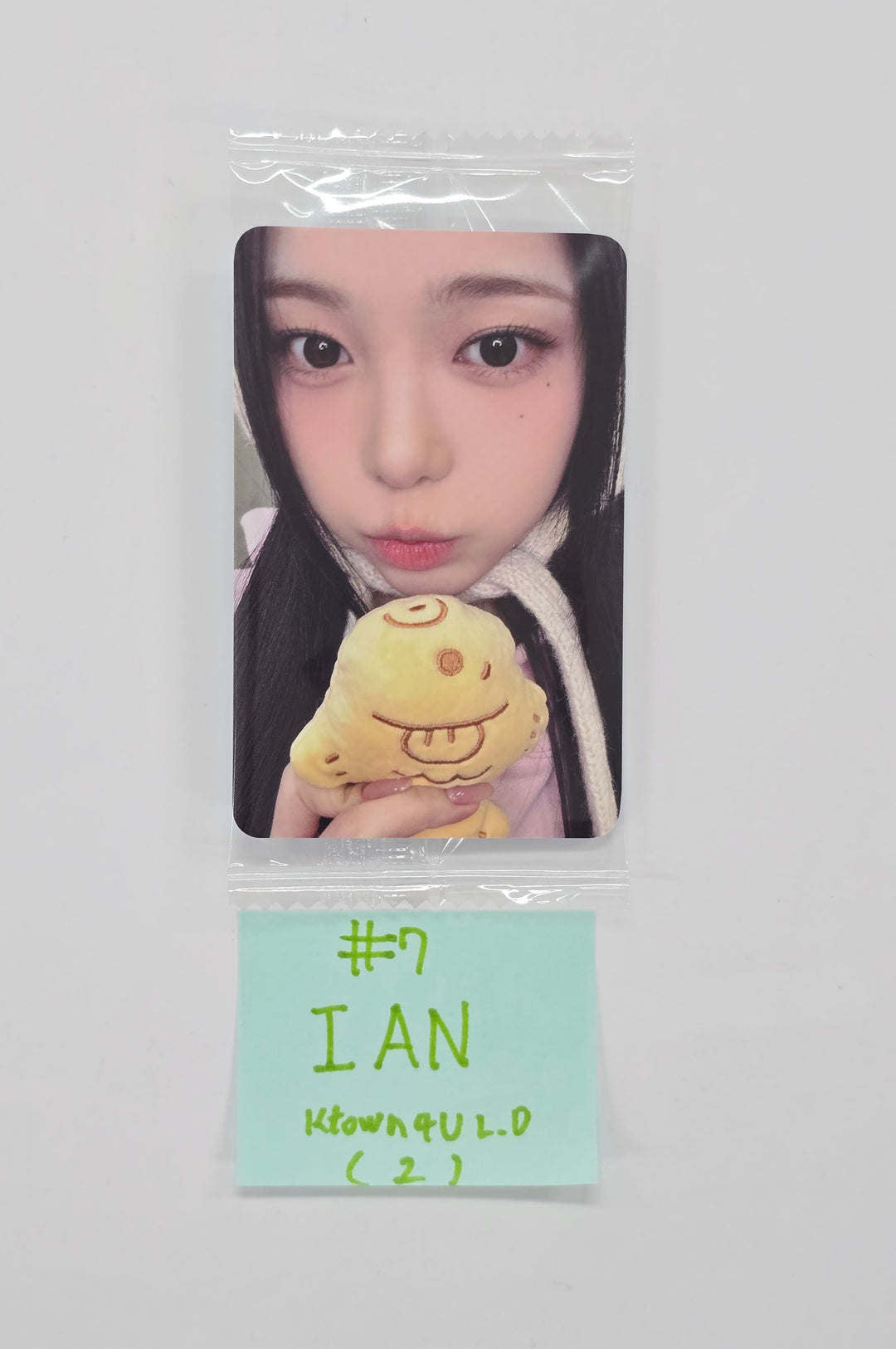 Hearts2Hearts "Focus" - Ktown4U Lucky Draw Event Photocard (SMini Ver.) [25.12.30]