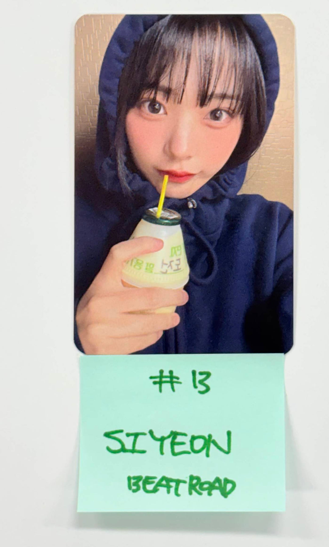 QWER - Beatroad Event Photocard [25.12.30]