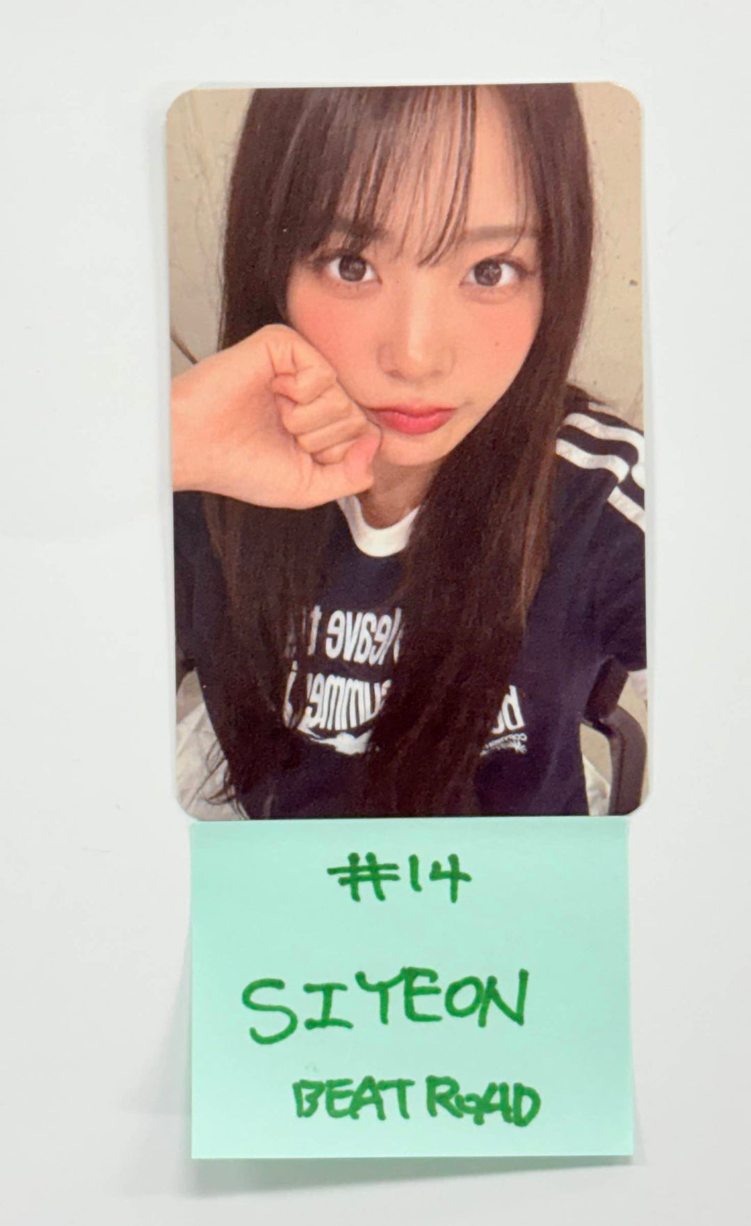 QWER - Beatroad Event Photocard [25.12.30]