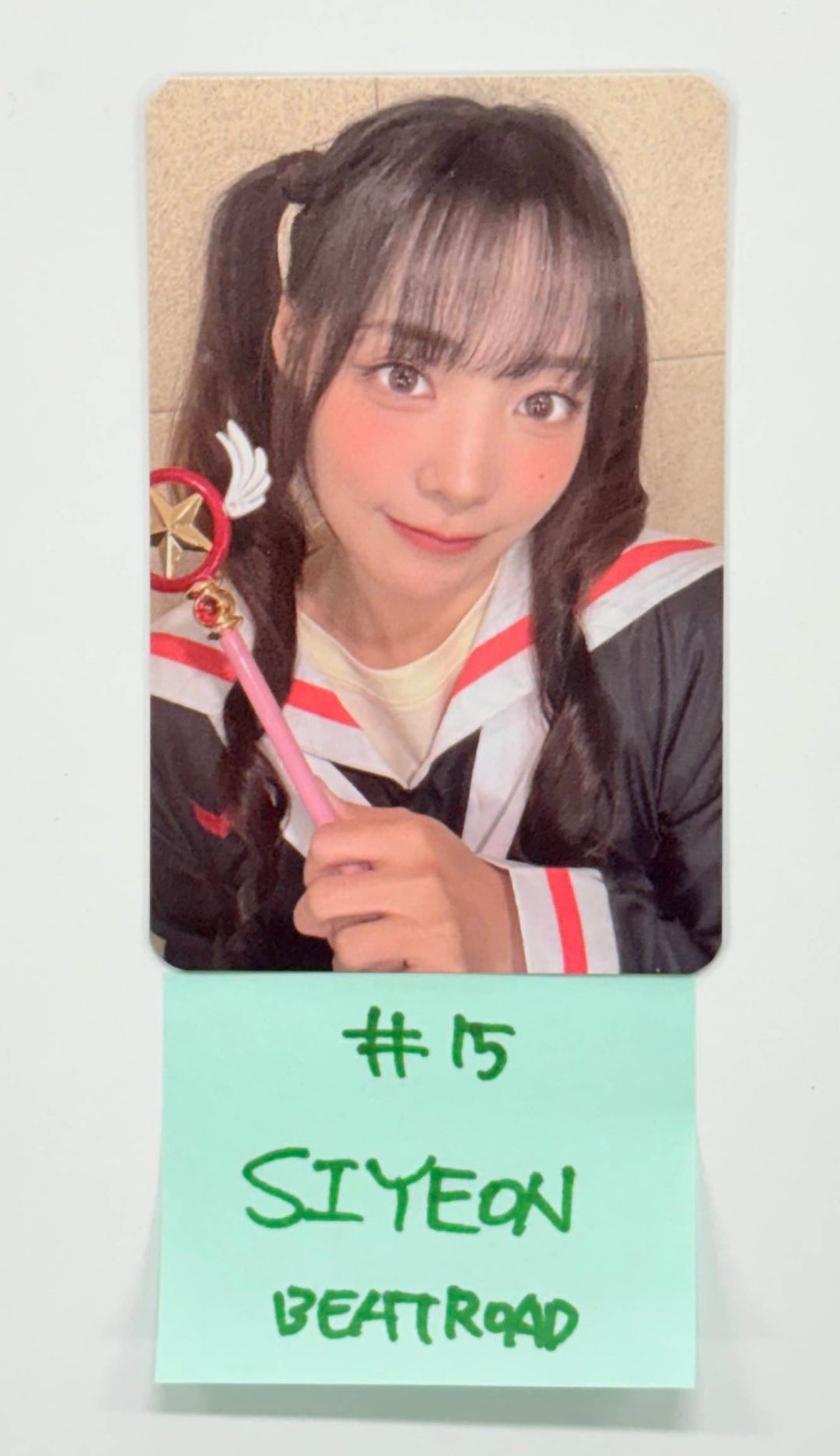 QWER - Beatroad Event Photocard [25.12.30]