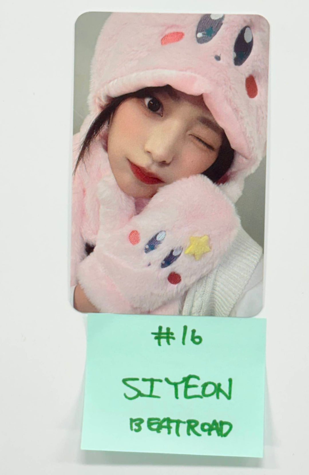 QWER - Beatroad Event Photocard [25.12.30]